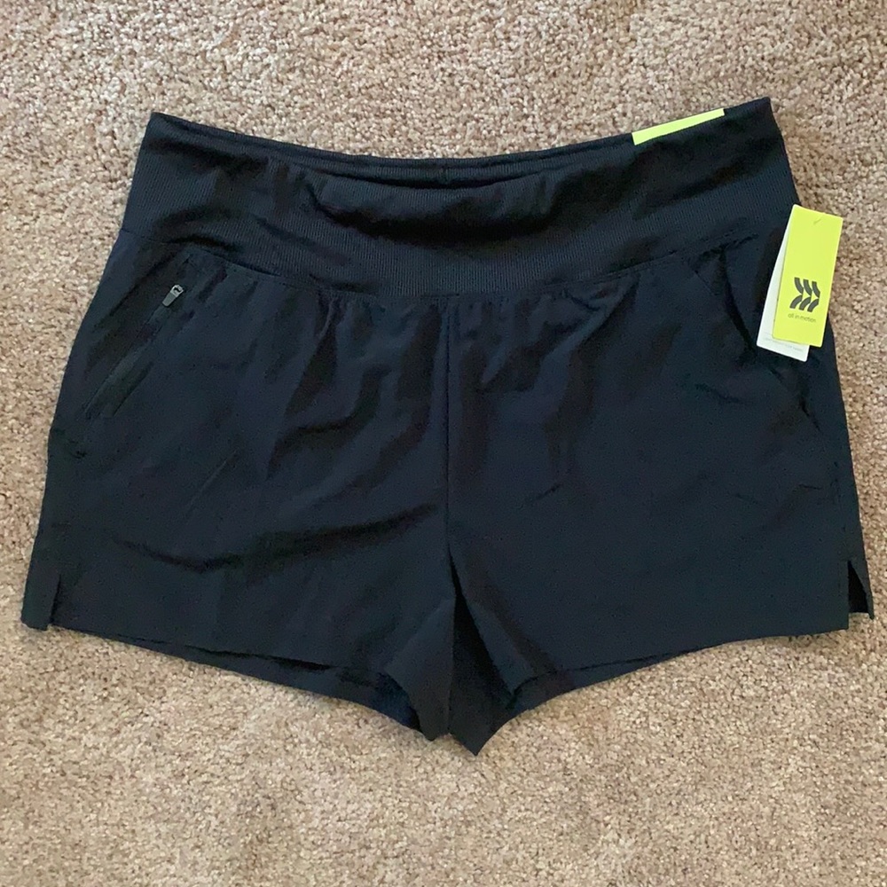 Black athletic shorts NEVER WORN size L
